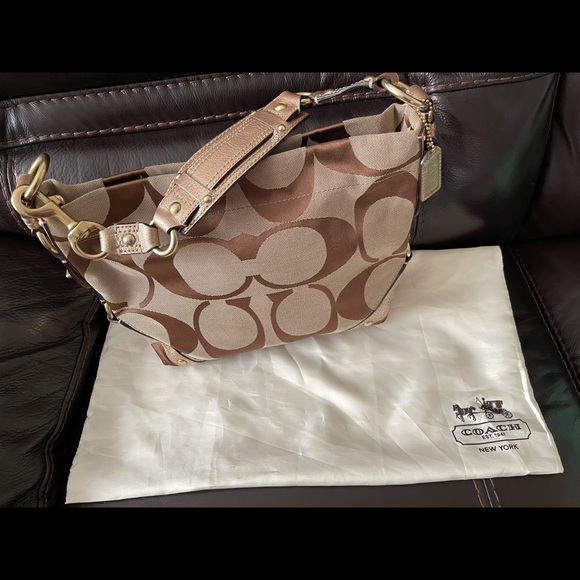 Coach hand bag - Picture 2 of 2